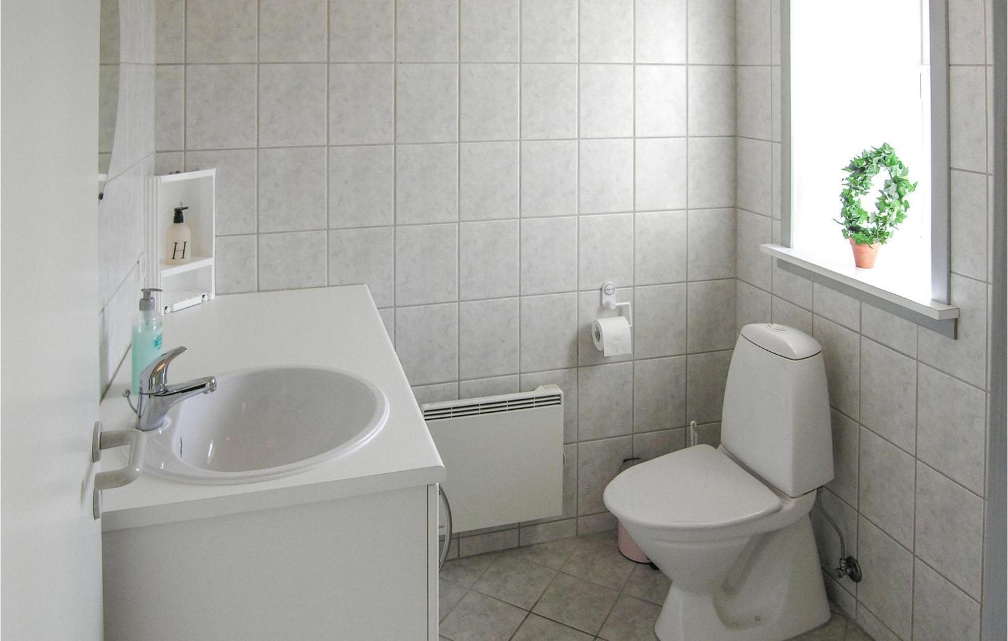2 Bedroom Gorgeous Home In Hvide Sande Havrvig Exterior foto